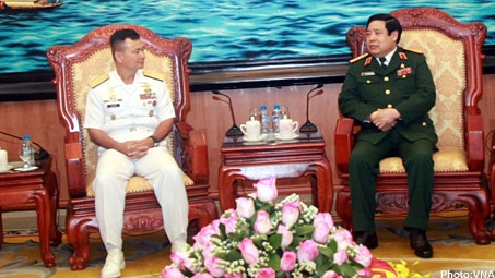 Defence minister welcomes Filipino naval officers