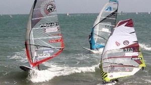 Vietnam dominates int’l Windsurf Race