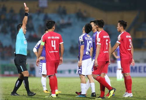 Vietnamese football needs good referees more than video assistance