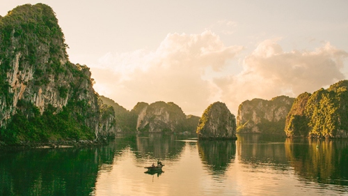 Ha Long Bay one of most beautiful world heritage sites: CNTraveler