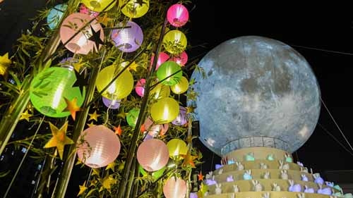 Royal City lights up, featuring the mother of all moon lanterns