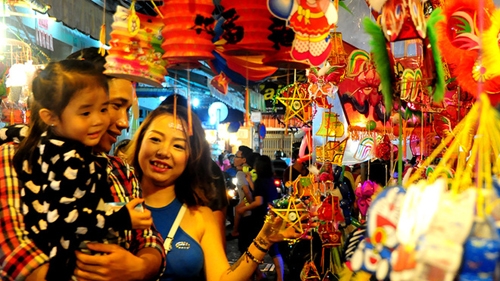 Brilliant lanterns signal Mid-Autumn Festival is near