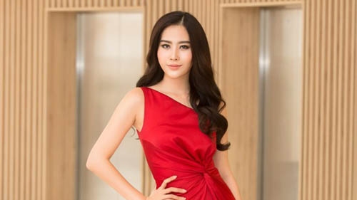 Nam Em stuns in hot sexy dress at new fashion series presser