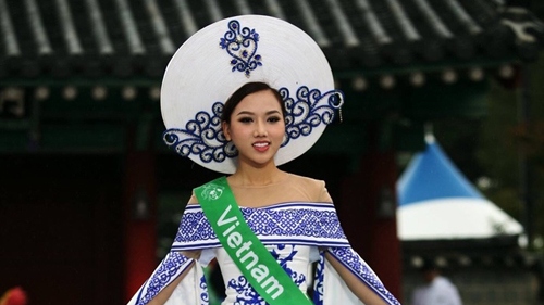 Thu Thao in national costume contest at Miss Global Beauty Queen