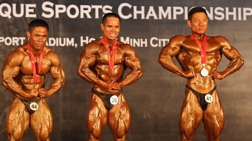 Bodybuilders compete in Hungary