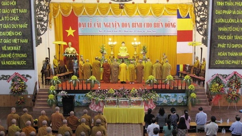 HCM City Buddhists pray for peace in East Sea