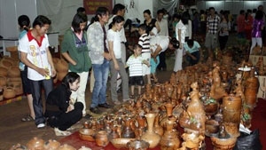 An Giang hosts ceramics exhibition