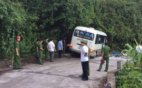 15 foreign students, 2 Vietnamese injured in traffic mishap