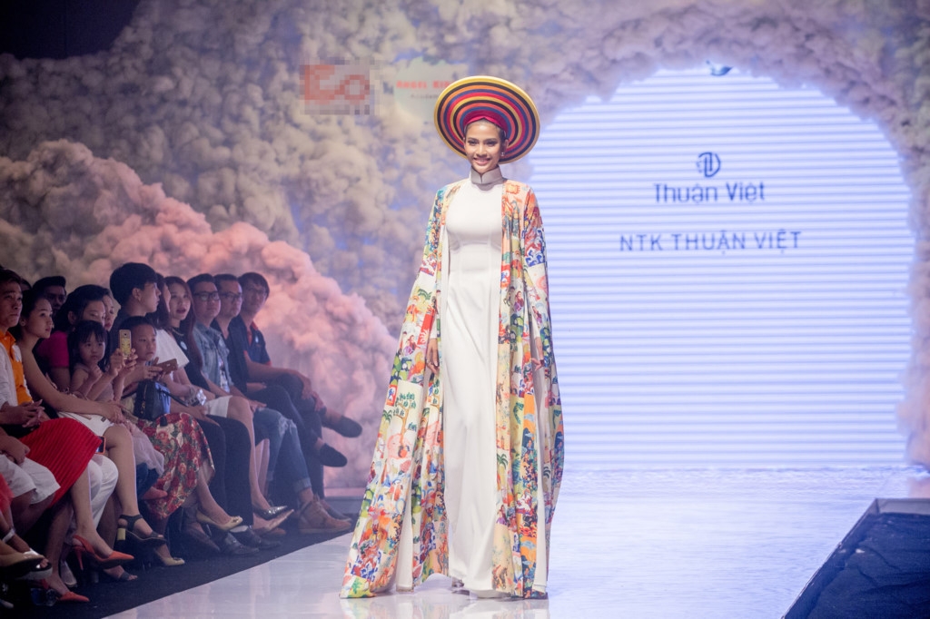 Truong Thi May charming in HCM City fashion show