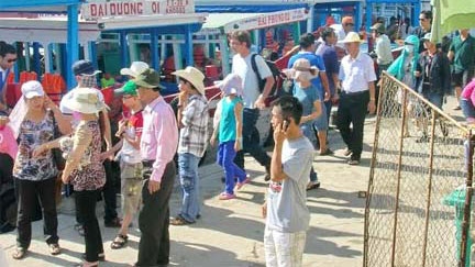 Khanh Hoa attracts tourists on Reunification holiday