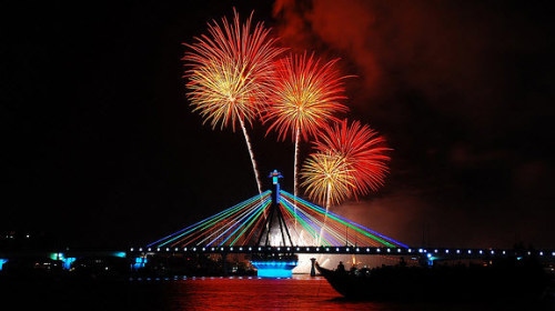 Fireworks contest to light up Han River in Danang