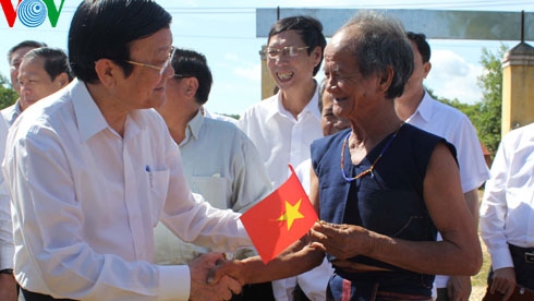 State leader embarks on fact-finding tour to Gia Lai