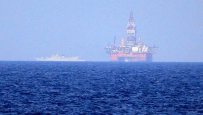 China moves oil rig, still in Vietnam’s waters