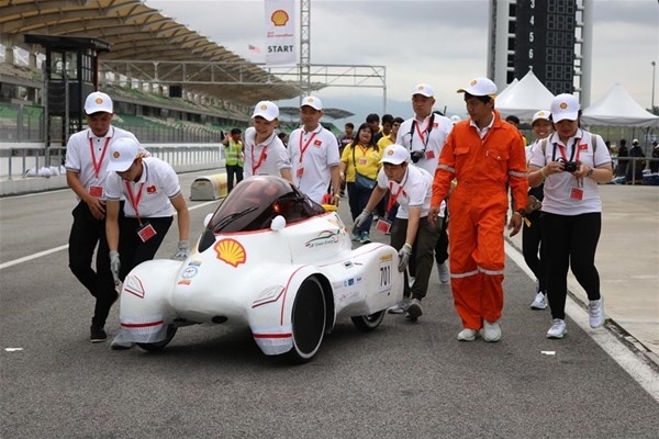 Vietnamese students win ticket to world finals of energy-efficient car race