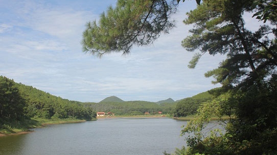 Dong Chuong lake with romantic beauty