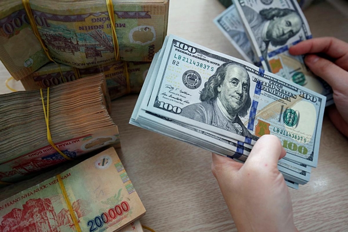 Vietnam prepares to prop up currency, ready to sell greenback