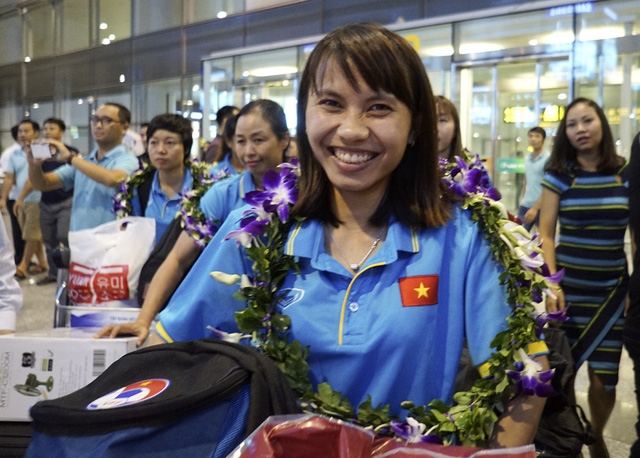 Fans greet football team at airport after blowout win at SEA Games