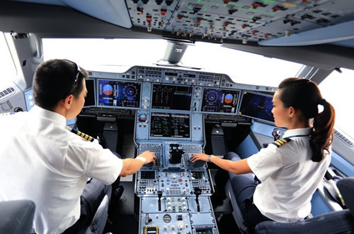 Vietnam Airlines pilots earn much less than budget carrier peers