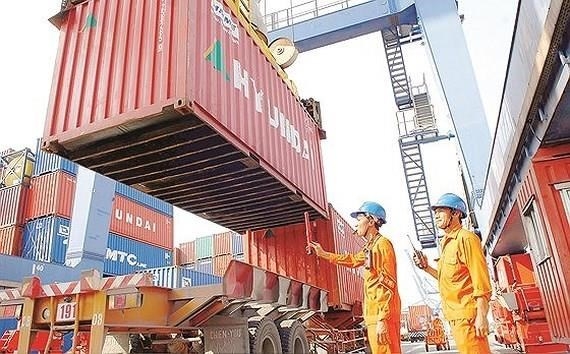 Vietnam seeks foreign investment in ports