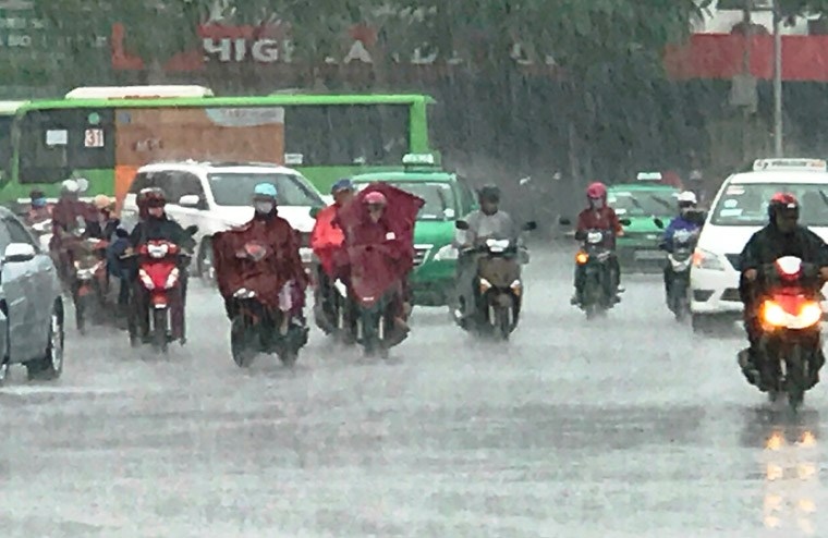HCM City in chaos after heavy rains