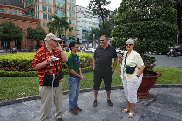 HCM City proposes relaxing requirements for tour guides