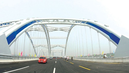 Hanoi’s Dong Tru arch bridge opens to traffic