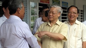 Leaders visit House No. 67 in tribute to Uncle Ho