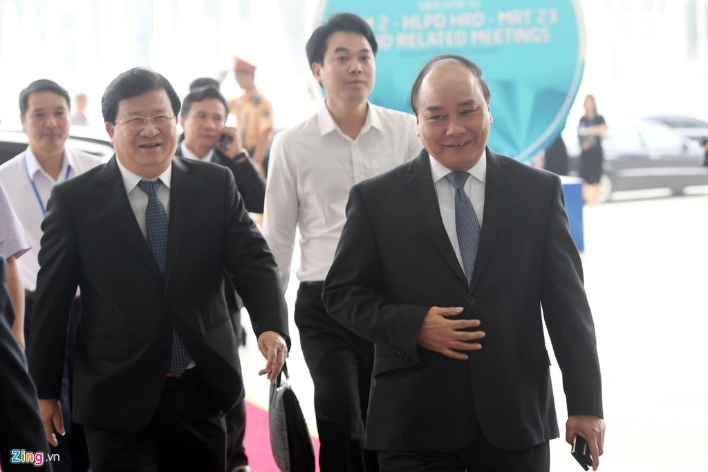 Entrepreneurs in dialogue with PM Nguyen Xuan Phuc