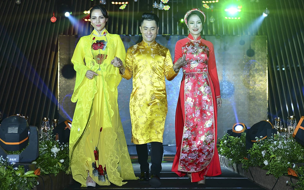 Models resplendent at Nhat Dung fashion show