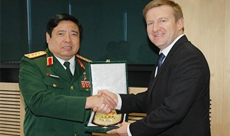 Vietnam, NZ agree to lift defence ties