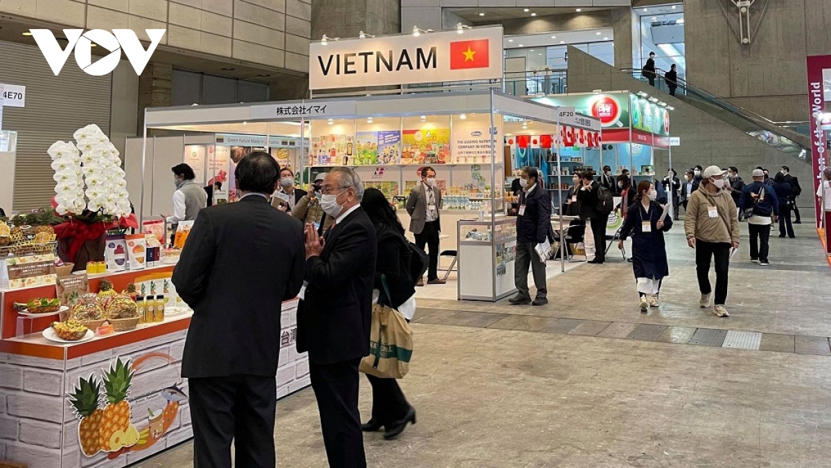 Local firms attend international food and beverage exhibition in Japan