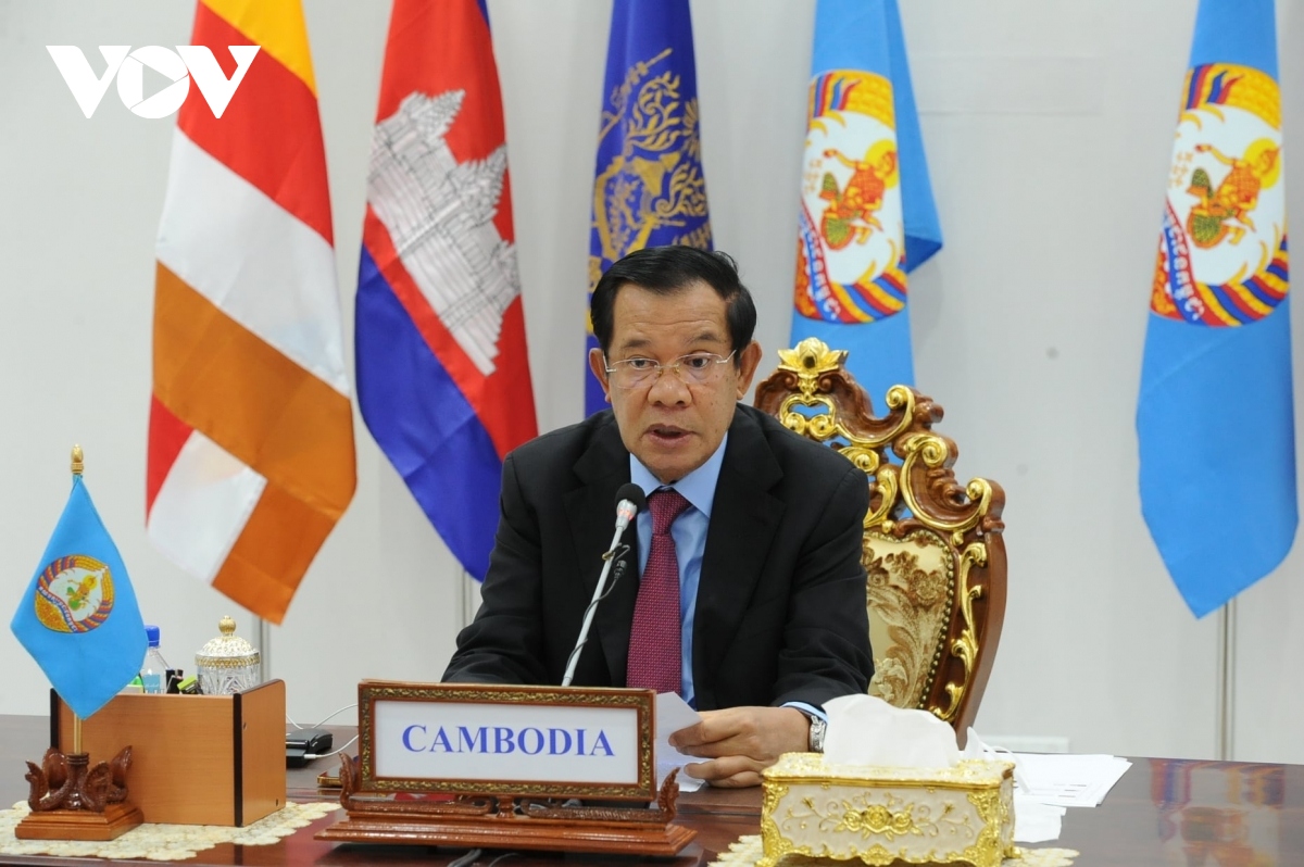 Cambodia donates medical supplies and cash in support of Vietnam's COVID-19 fight