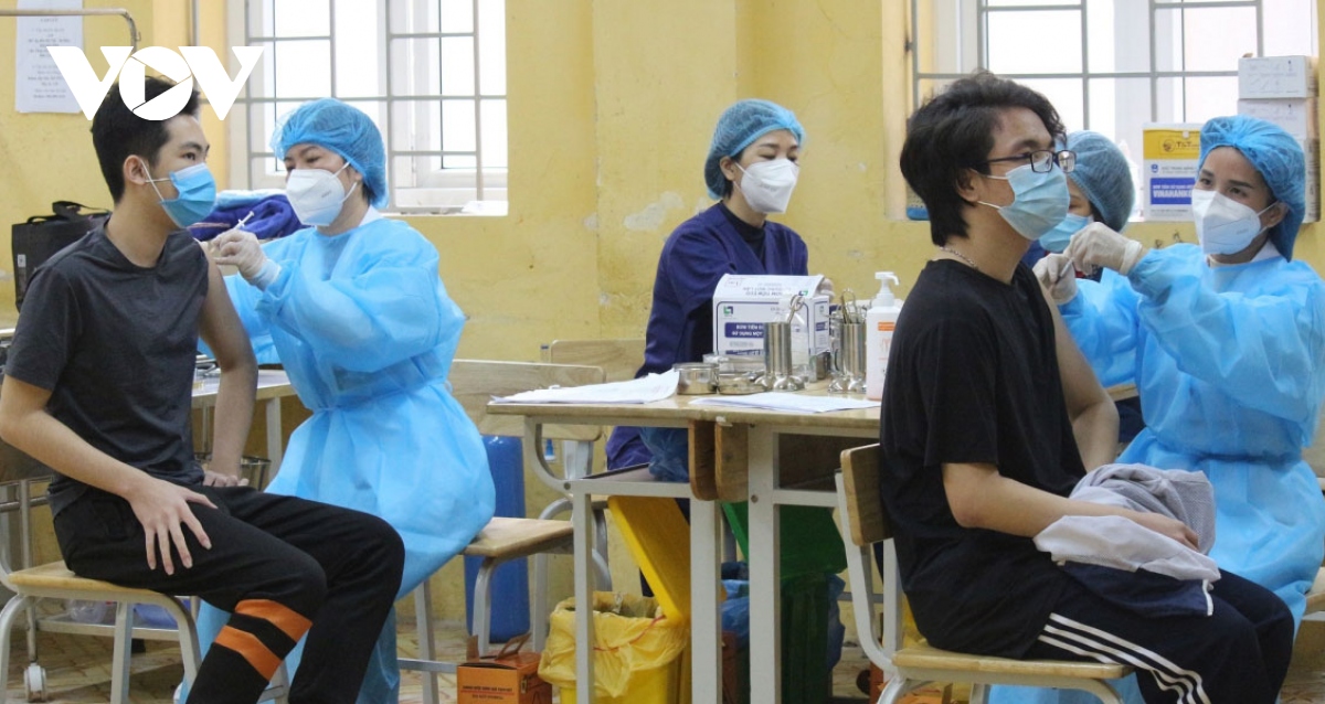 Hanoi begins COVID-19 vaccinations for teenagers