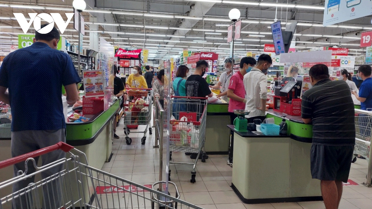 Hanoi businesses prepare for high goods demand during Tet