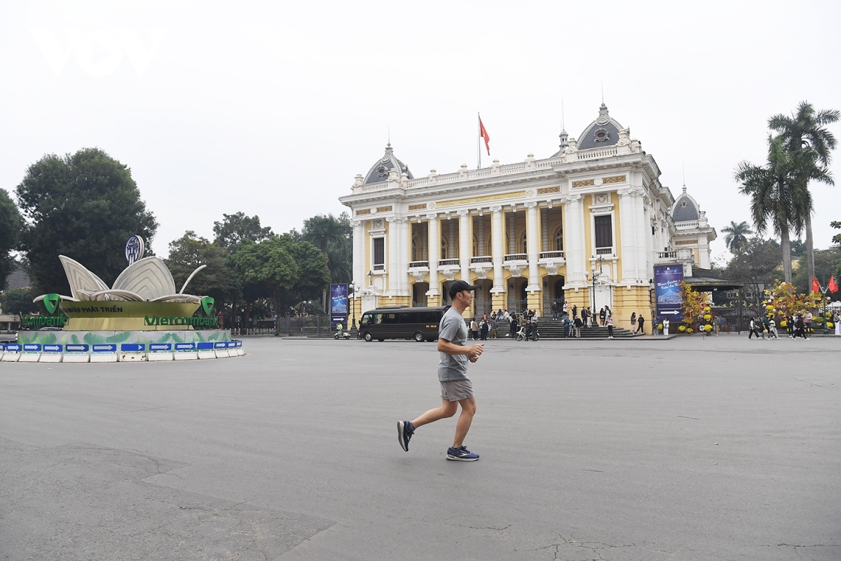 Tranquil streets of Hanoi on first day of Tet