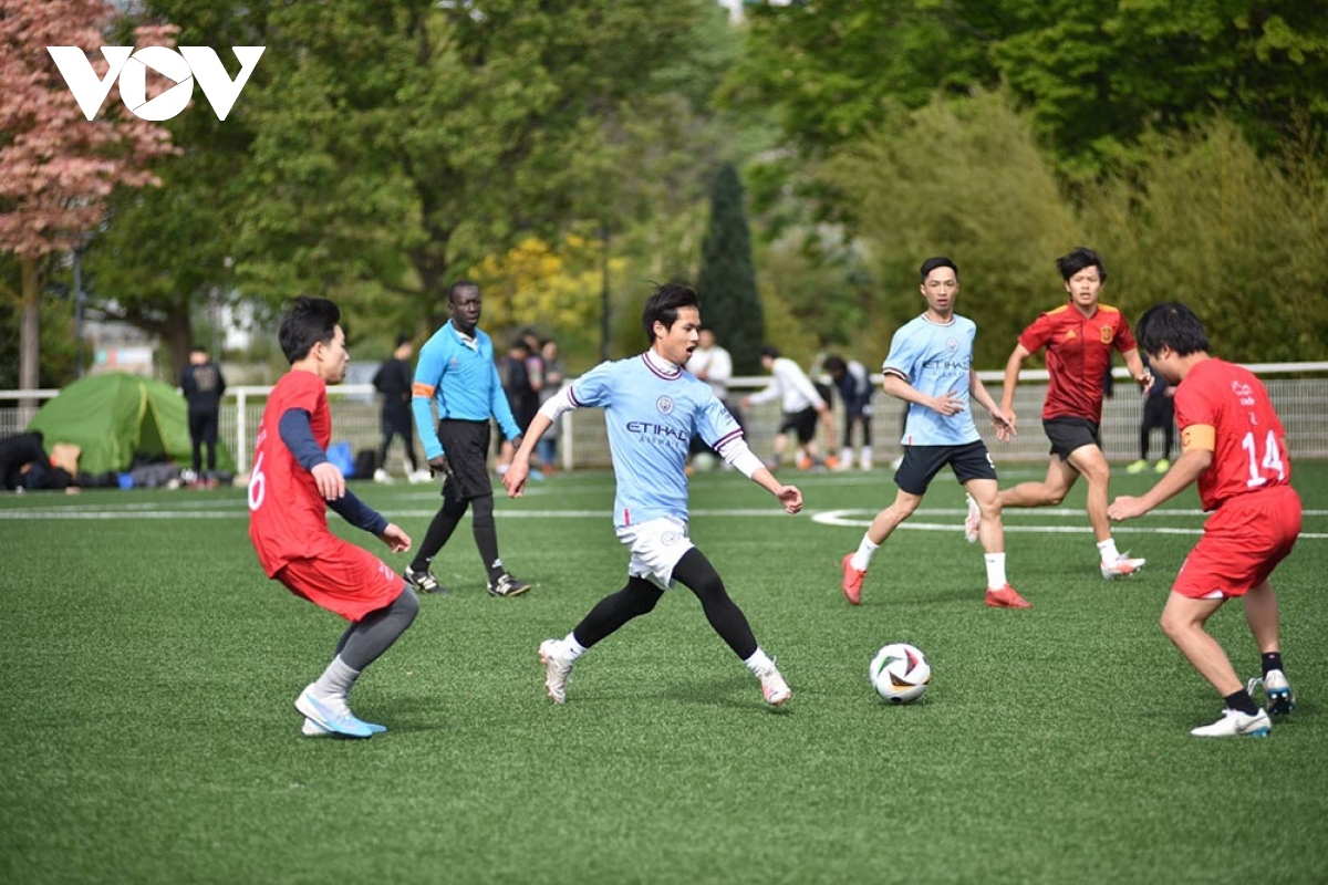 Vietnamese students in Europe hold football tournament in France