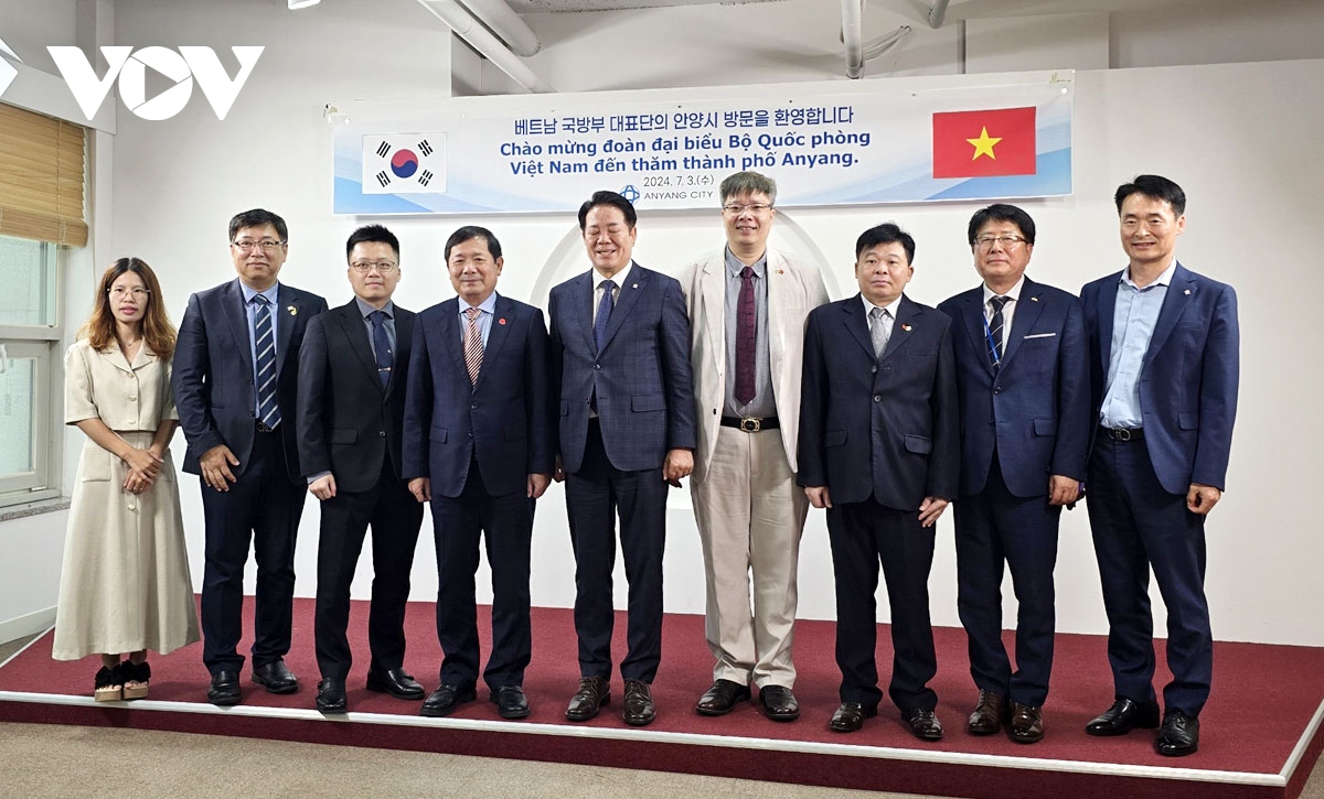 Defense Ministry delegation visits Anyang city of RoK