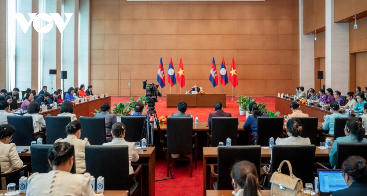 NA leader hosts delegations of Lao, Cambodian women’s unions