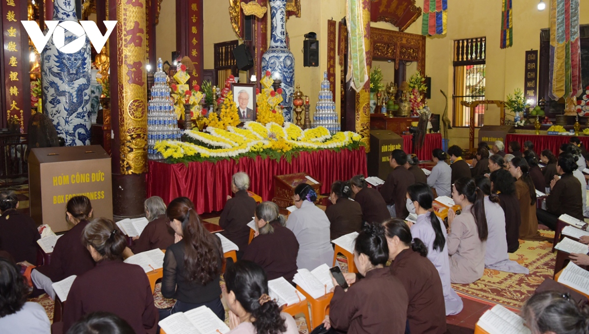 Buddhist followers hold requiem in memory of the Party chief